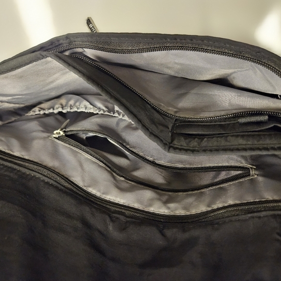 Lug Black Quilted messenger crossbody travel bag baby diaper bag - Picture 13 of 15